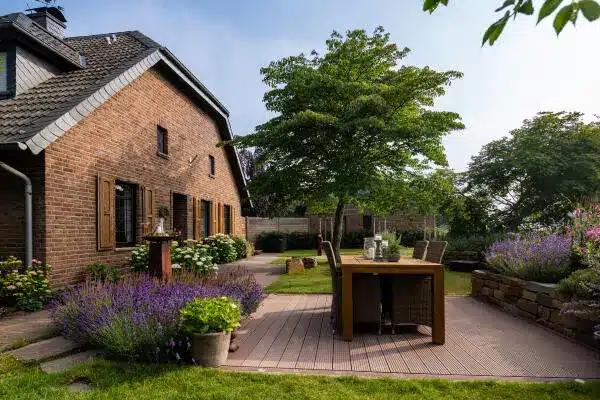 Vorgarten nach der Gartengestaltung